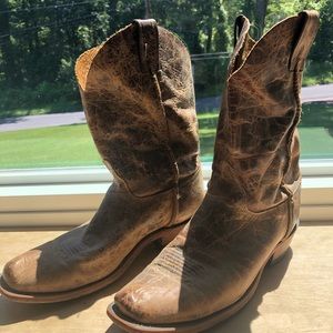 Justin handcrafted distressed cowboy boots. Size 10EE